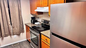 Microondas, horno, parrilla de estufa y lavavajillas