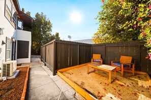 Terrace/patio - Little Italy Delight! 3 bedroom, backyard, parking (San Diego)