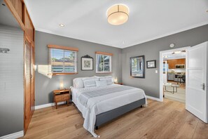 2 bedrooms, desk, iron/ironing board, travel cot - Casa Palmita -2BR- Cozy, Charming home. (San Diego)