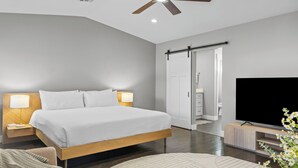 A modern bedroom with a bed, bedside lamps, a TV, and a sliding door closet. - Fire Pit & Covered Patio Near Old Town Scottsdale Arcadia Haven by Avantstay (Phoenix)
