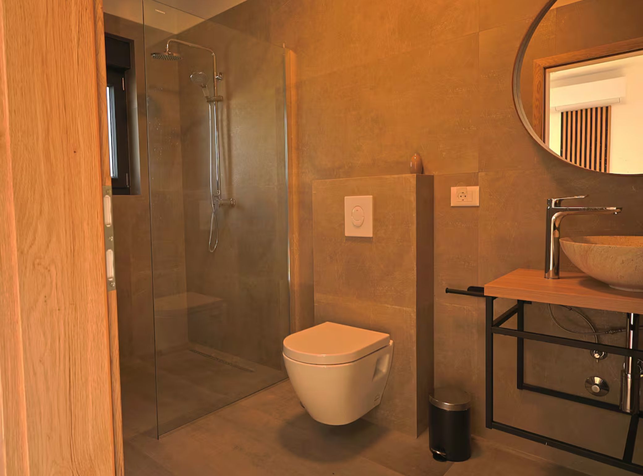 فيلا (Three Bedroom Villa With Terrace) | حمام | تجهيزات دش، مناشف