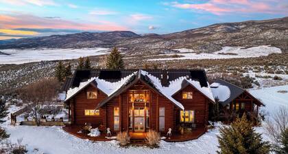 Sleeps 20, Secluded 7bdr Retreat on 71 Priv Acres Elkstone Lodge by Avantstay