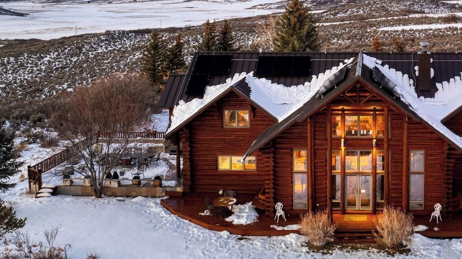 Sleeps 20, Secluded 7bdr Retreat on 71 Priv Acres Elkstone Lodge by Avantstay