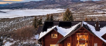 Sleeps 20, Secluded 7bdr Retreat on 71 Priv Acres Elkstone Lodge by Avantstay