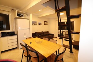 Interior - Penthouse in the center of Bombinhas with a large terrace and excellent location. (Bombinhas)