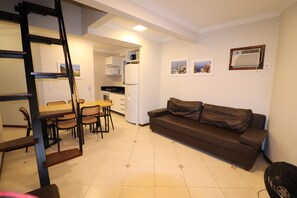 Living area - Penthouse in the center of Bombinhas with a large terrace and excellent location. (Bombinhas)