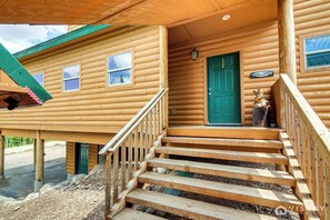 Exterior detail - Ridgeview Retreat - Huge Ski-in/Ski-Out Cabin (Brian Head)