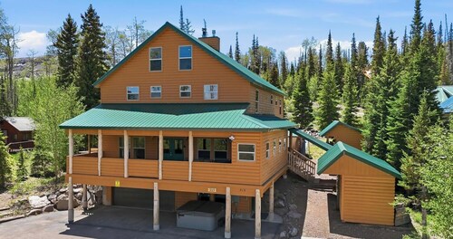 Ridgeview Retreat - Huge Cabin w/ Private Hot Tub