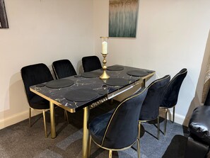 Dining - Guildford Court Apartment in Colchester (Colchester)