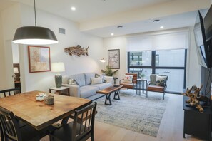 Mackenzie Mountain Hop (Unit 2403) | Living area - Mackenzie Mountain Hop (Revelstoke)