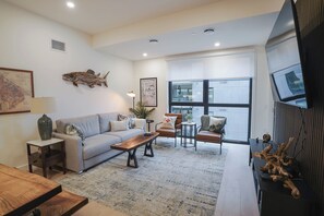 Mackenzie Mountain Hop (Unit 2403) | Living area - Mackenzie Mountain Hop (Revelstoke)