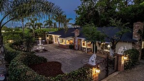 A residential property with a paved driveway, a fountain, and a gated entrance. - Trentadue Winery Farmstay with Pool and Wine Tastings Included (Geyserville)
