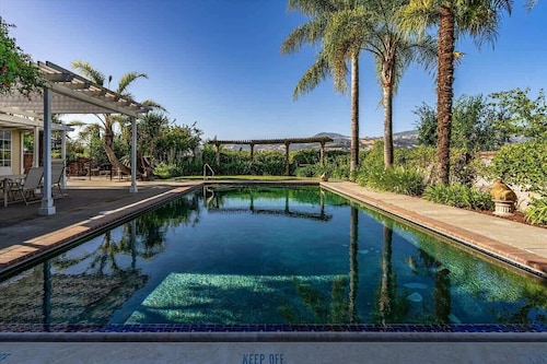 Trentadue Winery Farmstay with Pool and Wine Tastings Included