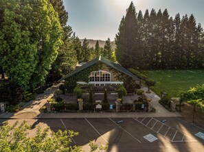 Property grounds - New Listing: Private Wine Estate - Pool and Tastings (Geyserville)