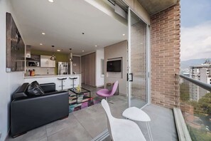 Loft, 1 King Bed, Balcony | Iron/ironing board, free WiFi - Soul 901 (Medellín)