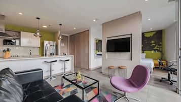 Gác, 1 giường cỡ king, ban công | Bàn ủi/dụng cụ ủi quần áo, truy cập Internet không dây miễn phí