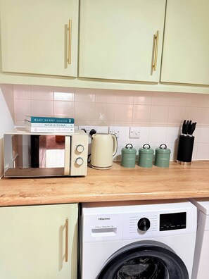 Apartment, 2 Bedrooms, Accessible, Balcony | Laundry - 2 Bedroom Apartment & Balcony Jewellery Quarter (Birmingham)