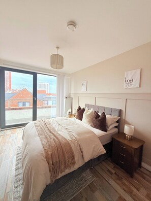 Apartment, 2 Bedrooms, Accessible, Balcony | 2 bedrooms - 2 Bedroom Apartment & Balcony Jewellery Quarter (Birmingham)