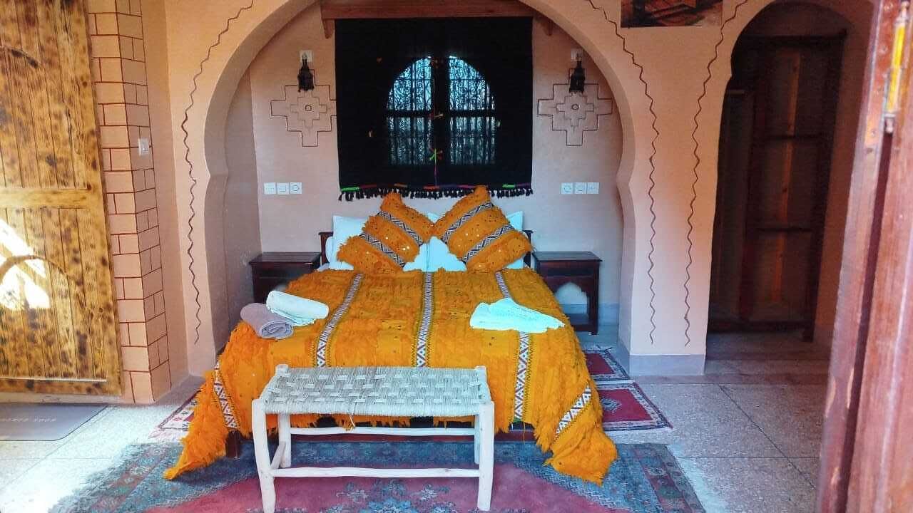 Habitación doble Deluxe, vista a la colina | Escritorio y espacio para trabajar con laptop 