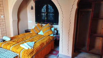 Desk, laptop workspace, iron/ironing board, free WiFi