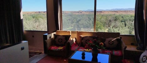 Deluxe Suite | Desk, laptop workspace, iron/ironing board, free WiFi