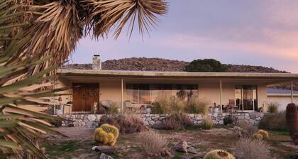 1964 MCM 3 bdrm on 4 acres w/Private Boulder mountain + Hot tub Star Gaze