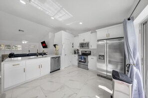 Fridge, microwave, oven, stovetop - Cape Coral Oasis |Pool | Fire Pit | GameRoom (Cape Coral)