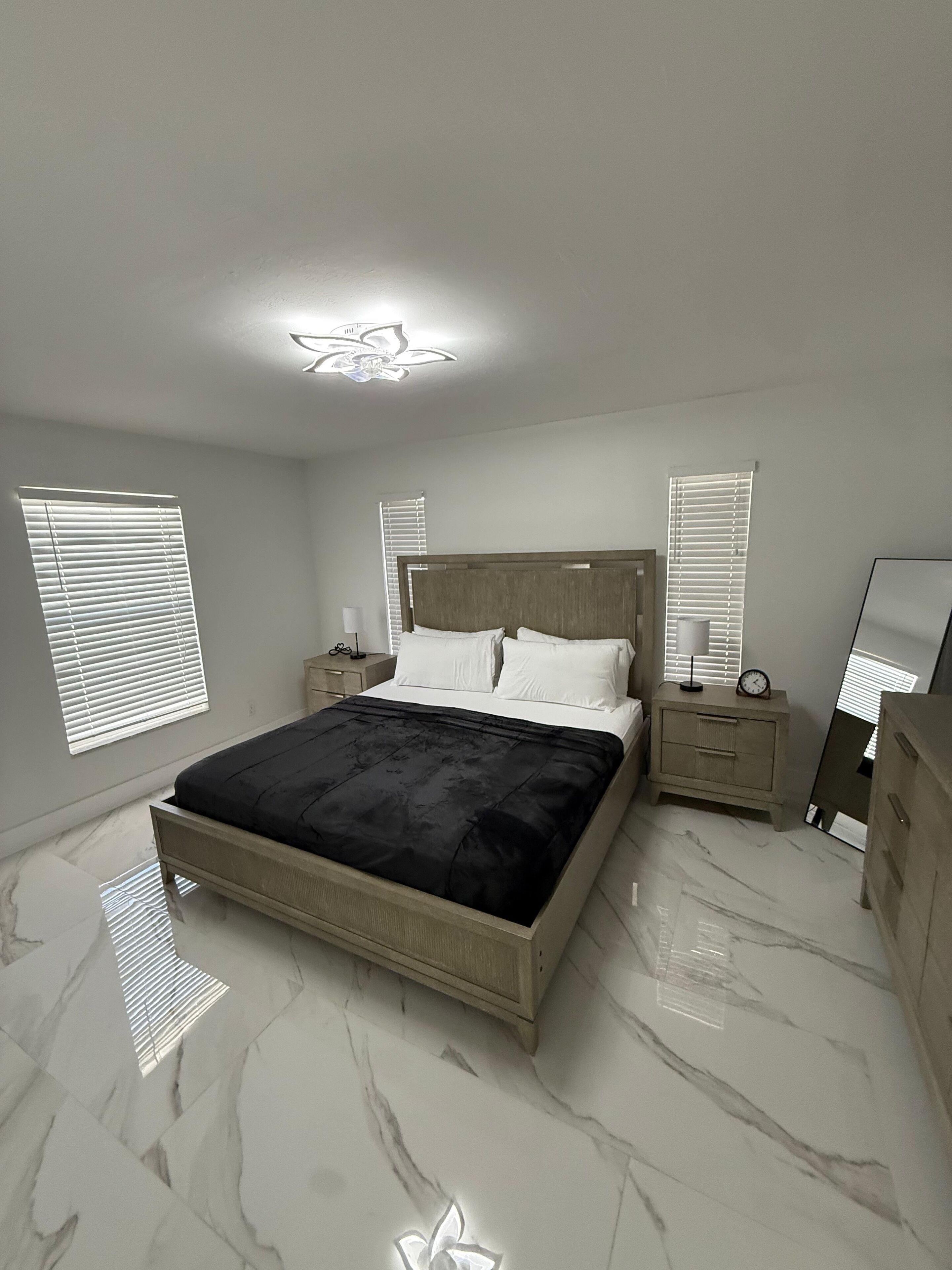 3 habitaciones, tabla de planchar con plancha y wifi gratis 