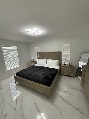 3 habitaciones, tabla de planchar con plancha y wifi gratis 