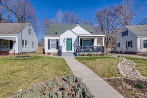 Exterior - Emerald Clover<>3BR, 1Bath House- 1 mile from ND (South Bend)