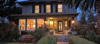 Friedberger Manor - Enjoy Downtown Elegance - 3b/2.5ba