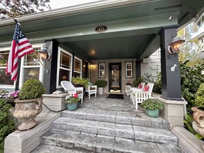 Terrace/patio - Friedberger Manor - Enjoy Downtown Elegance - 3b/2.5ba - June Promotion! (Lodi)