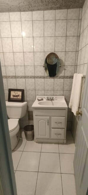 Bruser, hårtørrer, håndklæder, Sæbe