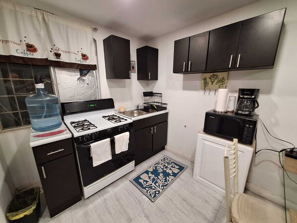 Micro-ondes, four, plaque de cuisson