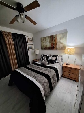 1 slaapkamer, een strijkplank/strijkijzer, wifi, beddengoed