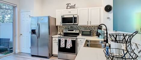 Microonde, forno, piano cottura, lavastoviglie