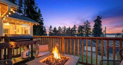Cozy Whidbey Island Home Near Langley Waterfront & Dining Tideview by Avantstay