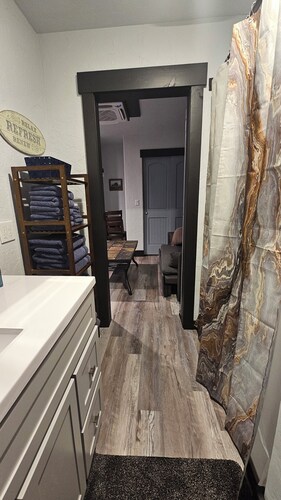 Cozy 1-bedroom space in peaceful Riggins in walking distance to town amenities