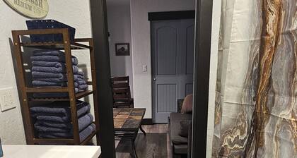 Cozy 1-bedroom space in peaceful Riggins in walking distance to town amenities