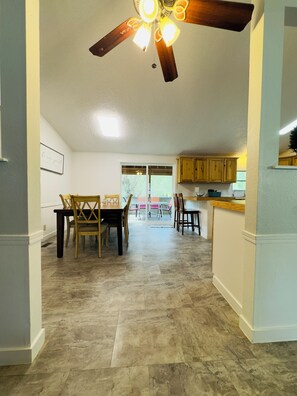 Dining - Restful, 2b/1b Unit along the Gasconade River (Richland)