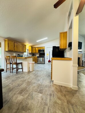 Private kitchen - Restful, 2b/1b Unit along the Gasconade River (Richland)