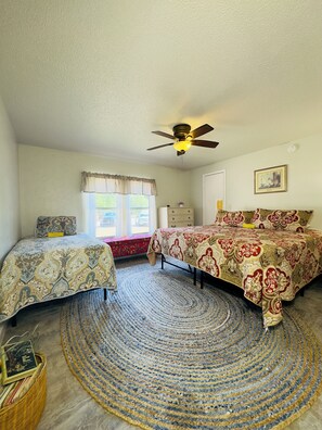 2 bedrooms, WiFi, bed sheets - Restful, 2b/1b Unit along the Gasconade River (Richland)