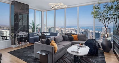 41st Floor! 2bdr w/ Luxury Amenities & Balcony Skylux Penthouse by Avantstay