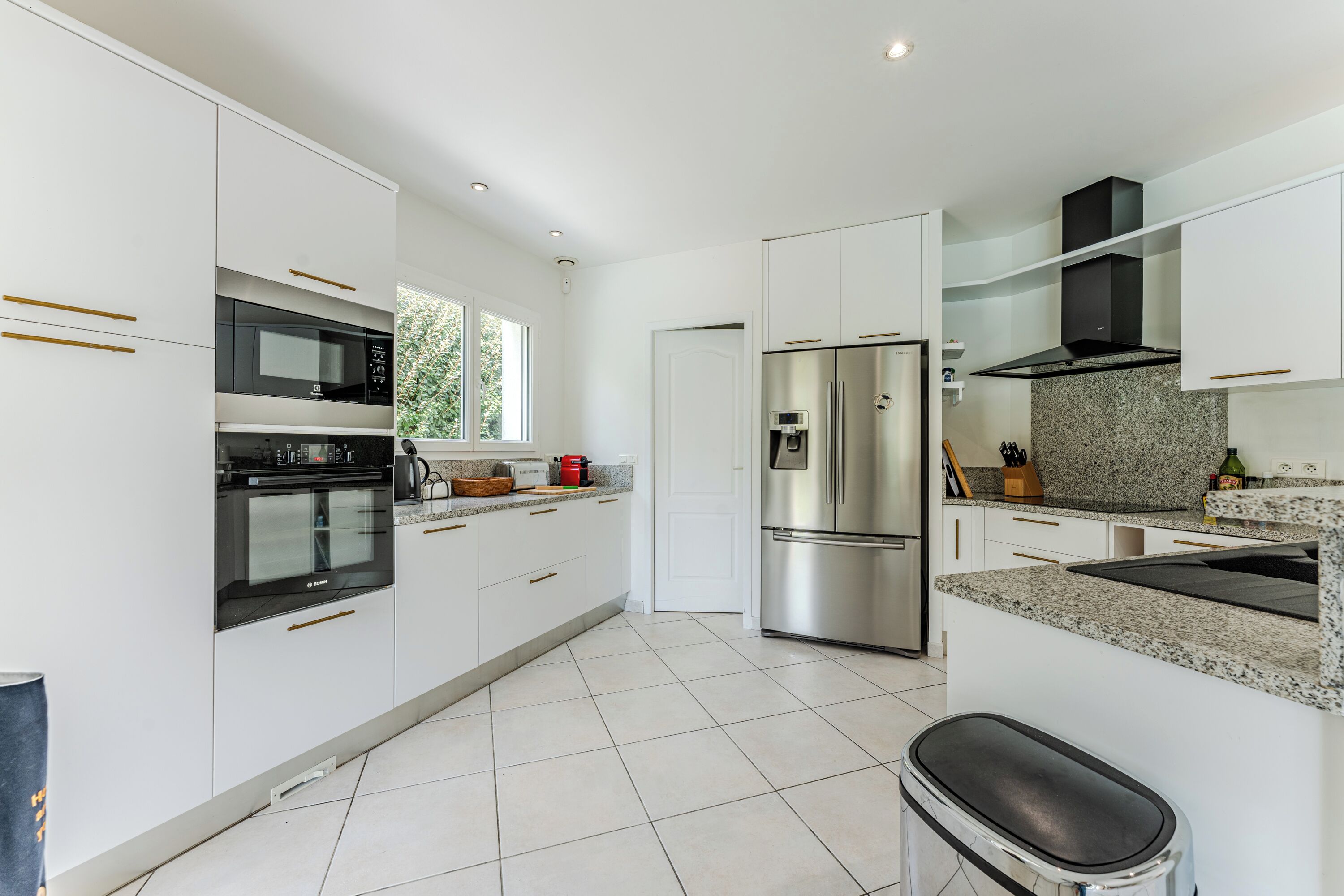 Micro-ondes, four, lave-vaisselle