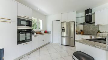 Micro-ondes, four, lave-vaisselle