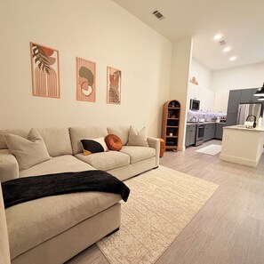 Smart TV - Stylish 1BR Apartment in Atlanta’s Upper Westside (Atlanta)