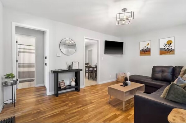 Living area - Cozy&Convenient Modern Home • Private Fenced Yard (Springfield)