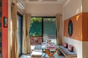 Dining room - RETRO VILLA  (Lonavala)