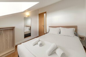 2 bedrooms, iron/ironing board, free WiFi, bed sheets - Casa Luar - 2 minute walk from the beach (Nazaré)