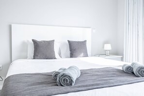 4 bedrooms, iron/ironing board, Internet, bed sheets - Paradise View's Calheta (Calheta (Madeira))